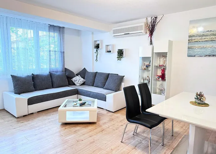 Rose, Centar Lägenhet